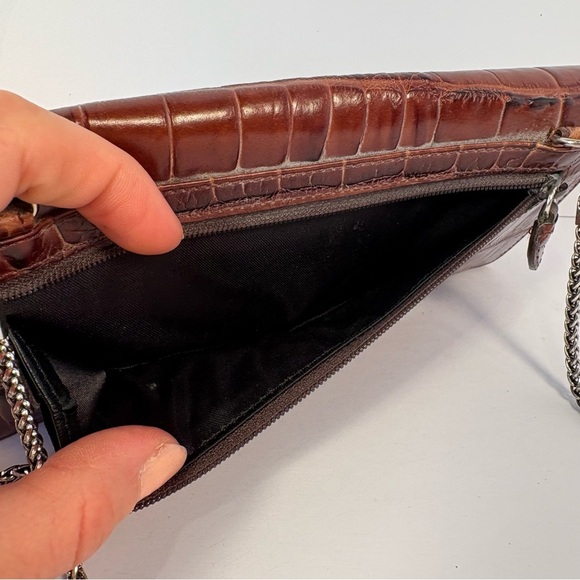 Elegant Croc-Embossed Crossbody Silver Chain Strap Purse - Picture 5 of 12